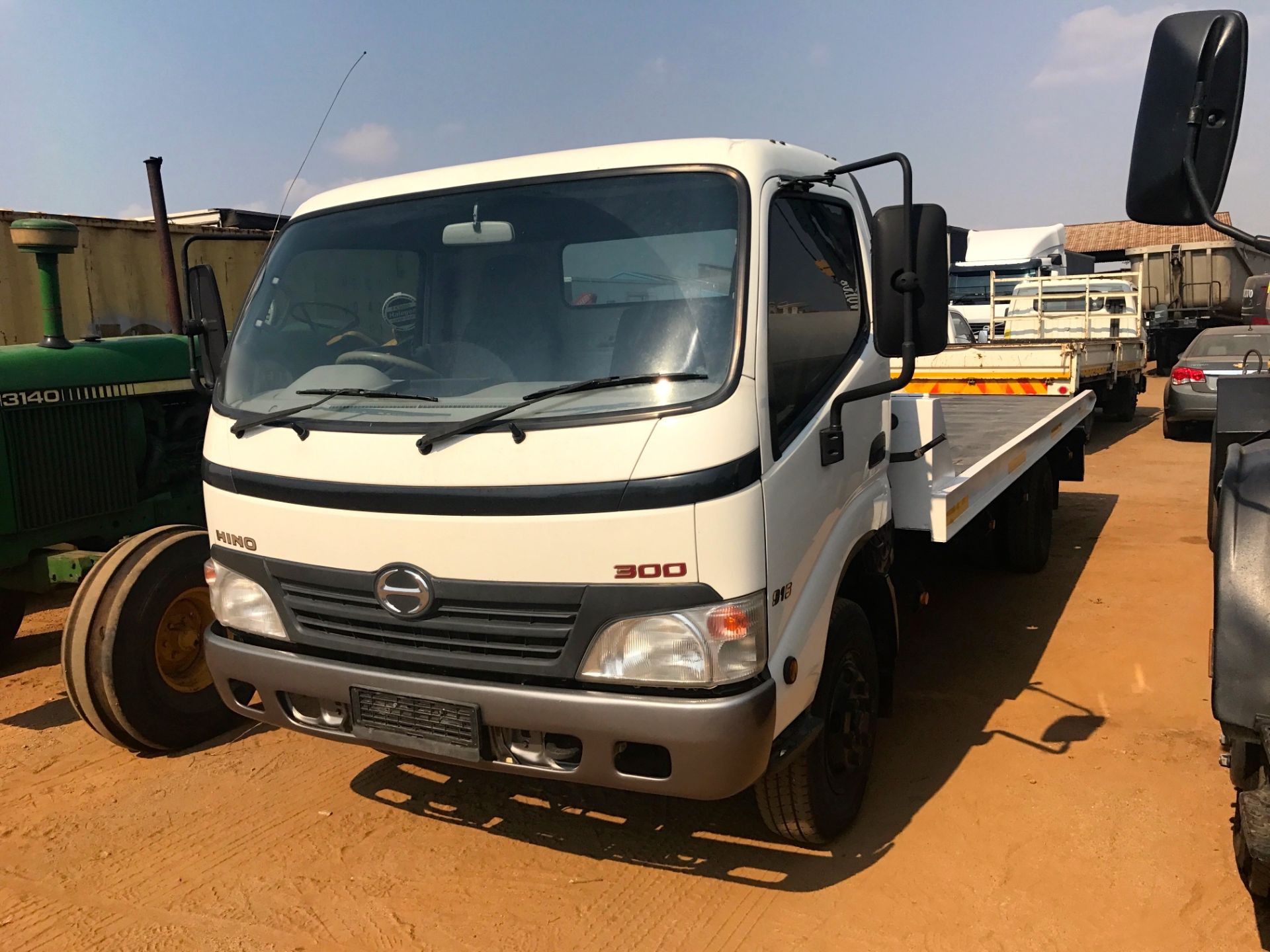 2010 HINO 300 4 TON ROLL BACK - (HHC432MP )