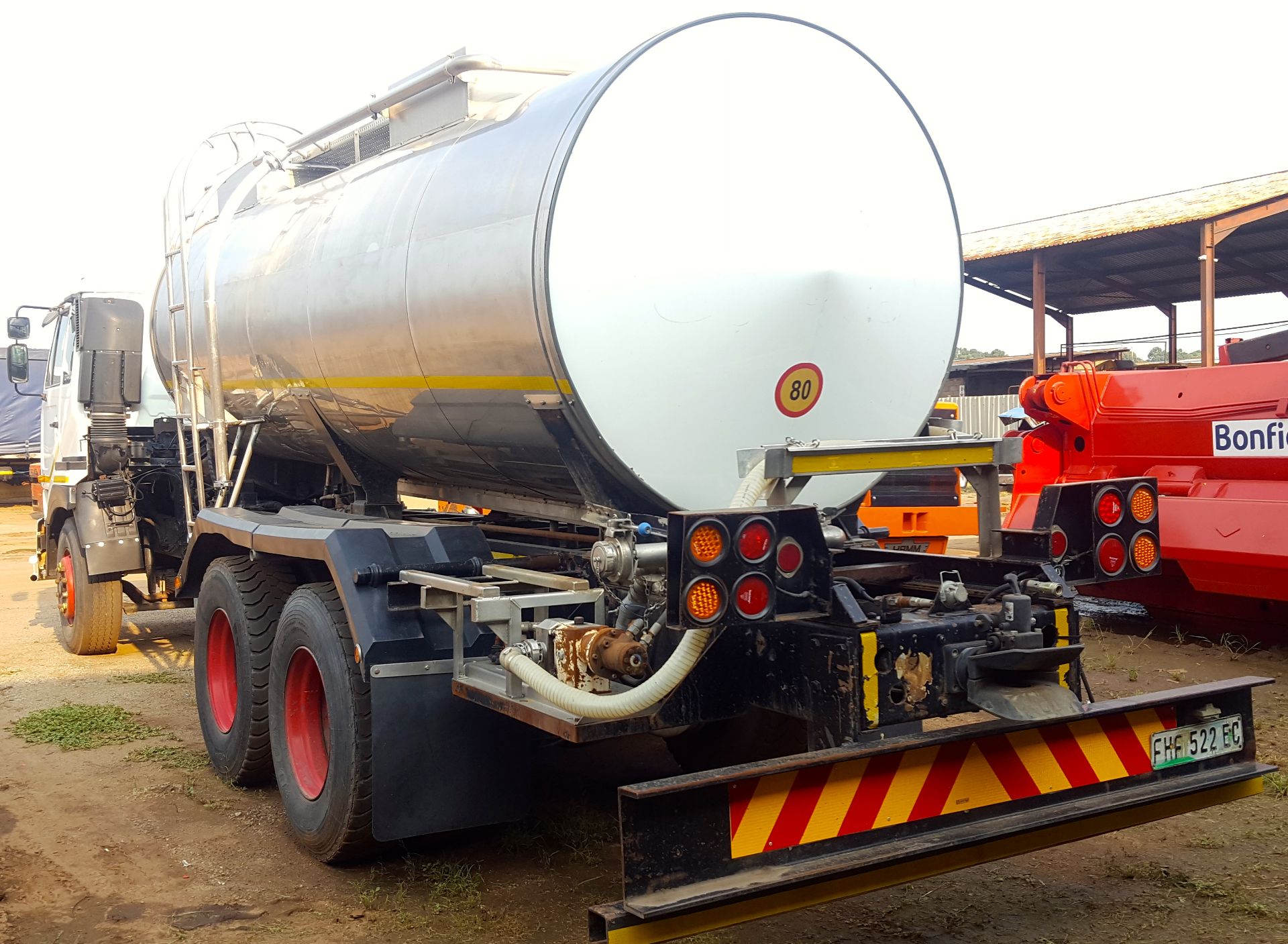 2005 NISSAN UD440 WATER TANKER - (FHF522EC) - Image 3 of 3