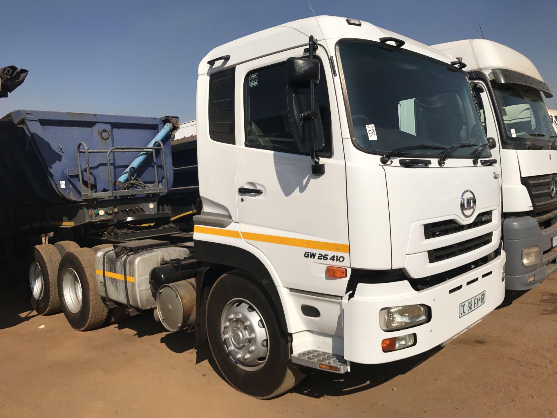 2012 NISSAN QUON GW26-410 6X4 T/T - (CC88FXGP)