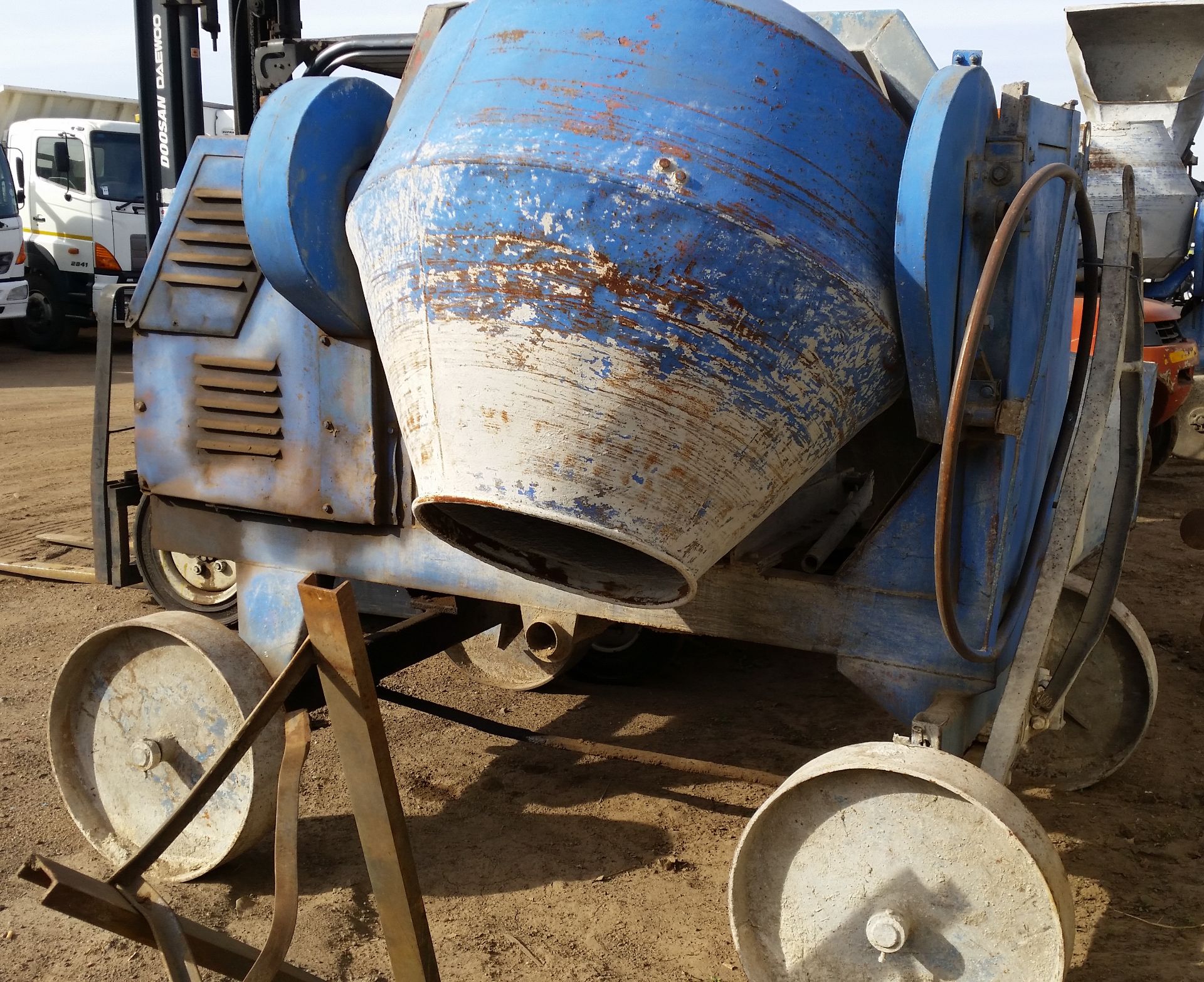 WINGET C30 MOBILE CONCRETE MIXER - (A2)