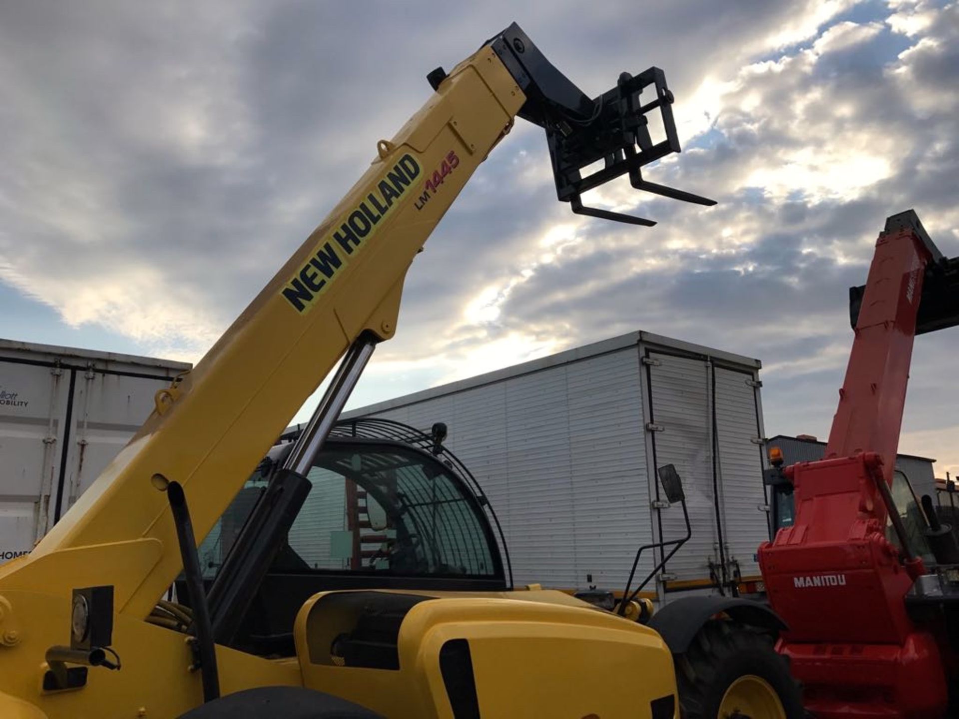 2009 NEW HOLLAND LM1445 4X4 TELEHANDLER - (N7HK35114) - Image 5 of 6