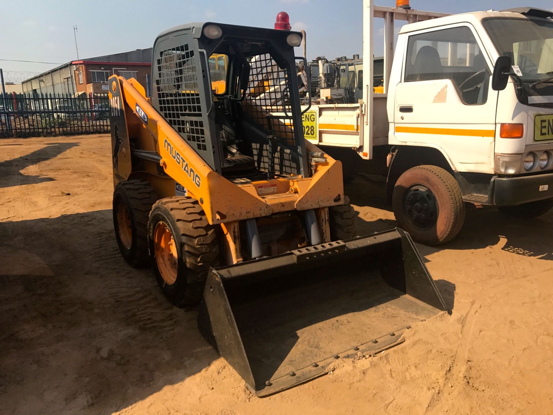 2015 CASE SR175 SKIDSTEER - (JAFSR175LFM000783)