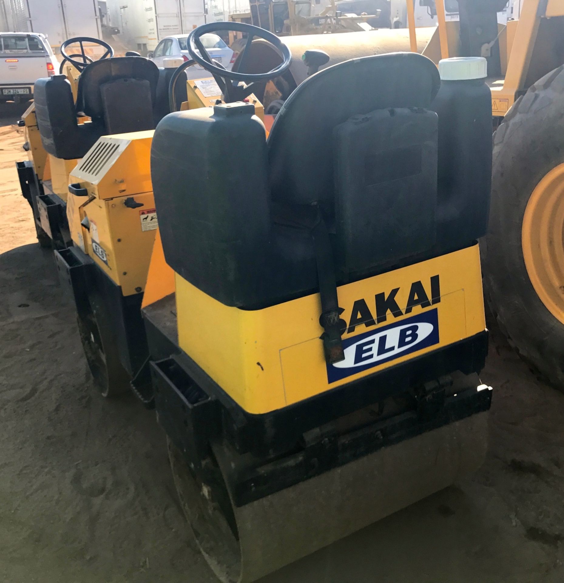 2014 SAKAI CR271 TANDEM ROLLER - (4CR2-20221) - Image 2 of 2