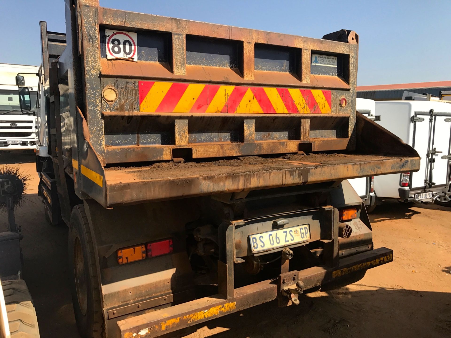 2012 NISSAN UD85 6 CUBE TIPPER - (BS06ZSGP) - Image 3 of 3