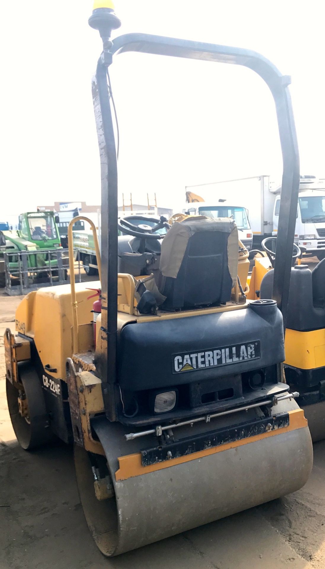 2006 CAT CB224E TANDEM ROLLER - (CATCB224C22401934) - Image 2 of 2