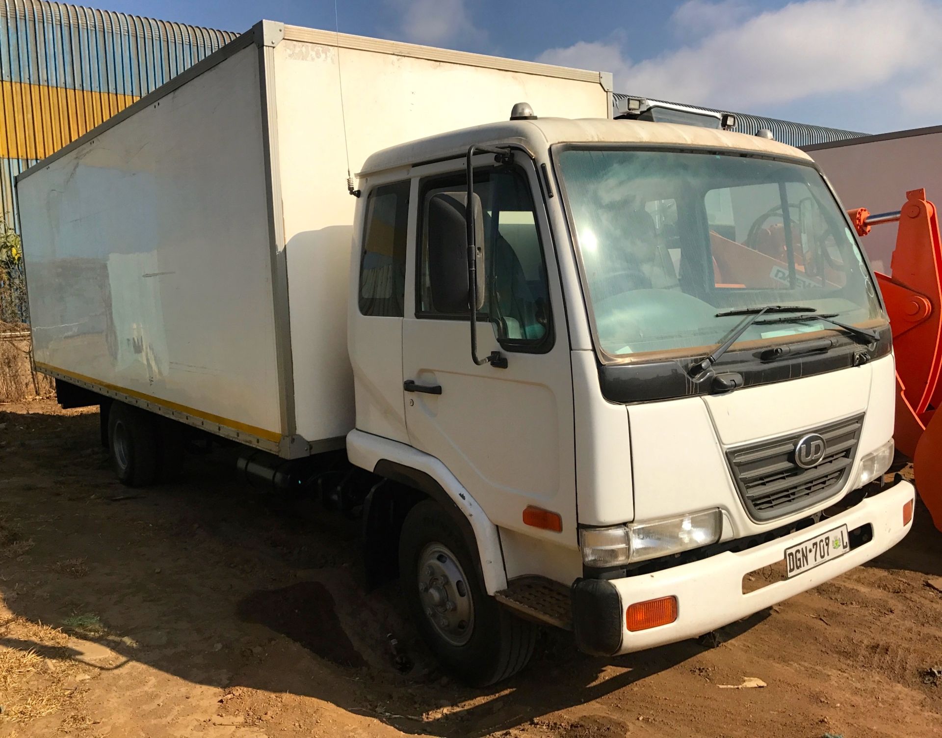 2005 NISSAN UD60 V/VAN - (DGN707L )