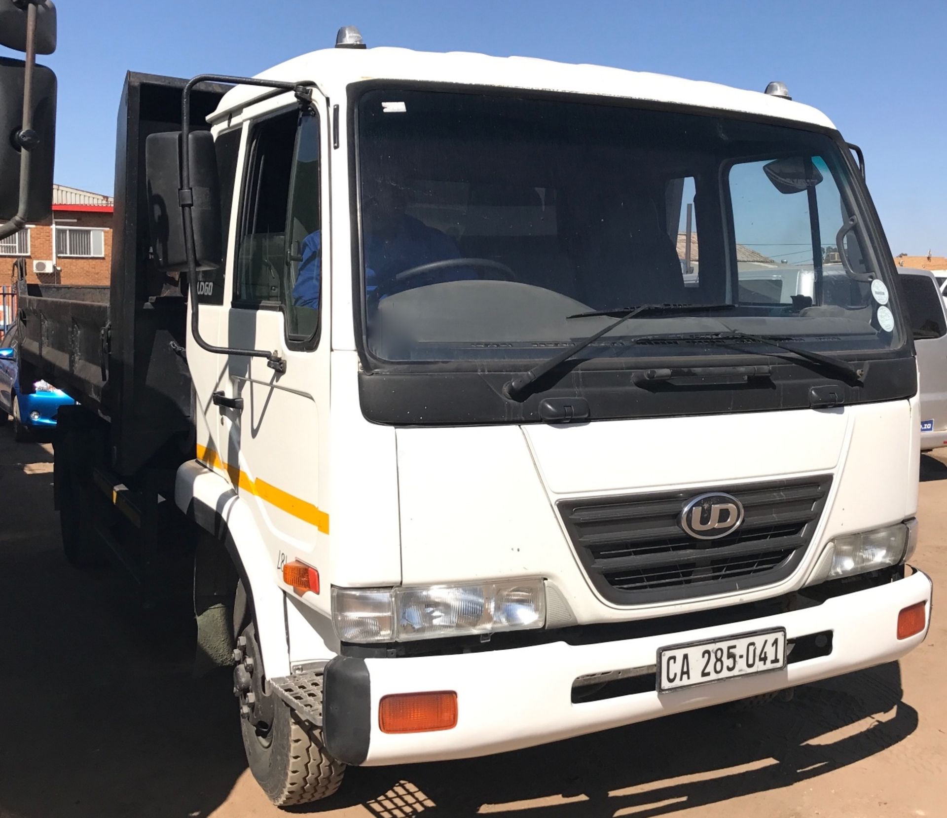 2006 NISSAN UD60 TIPPER - (CA285041)