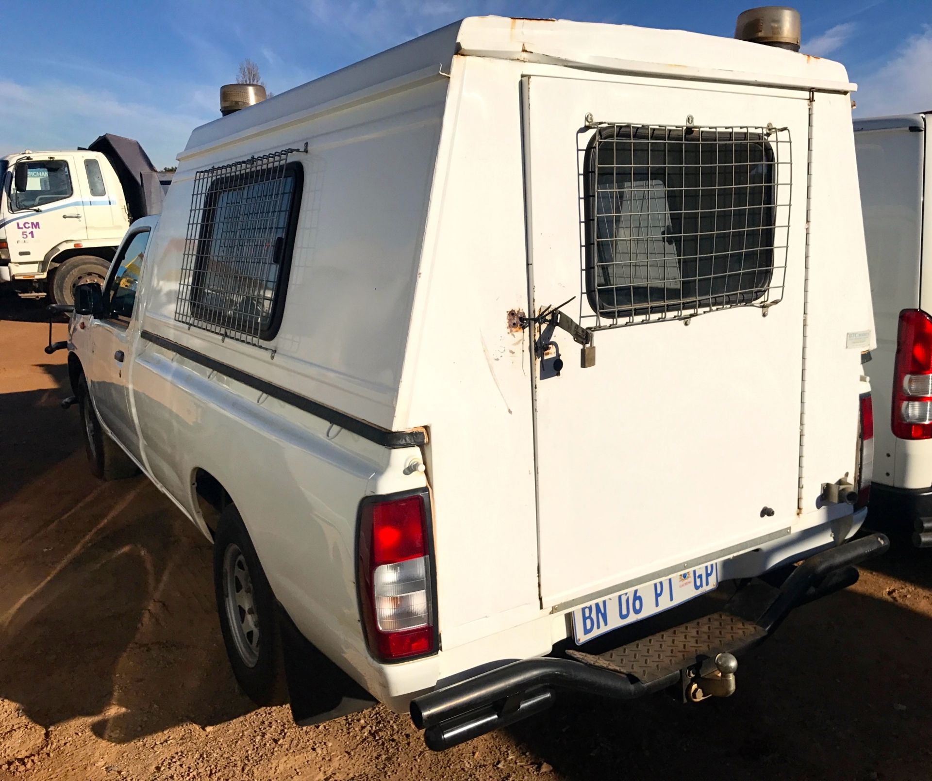 2011 NISSAN NP300 DIESEL LDV WITH CANOPY (164,978km) - (BN06PTGP) - Image 3 of 3