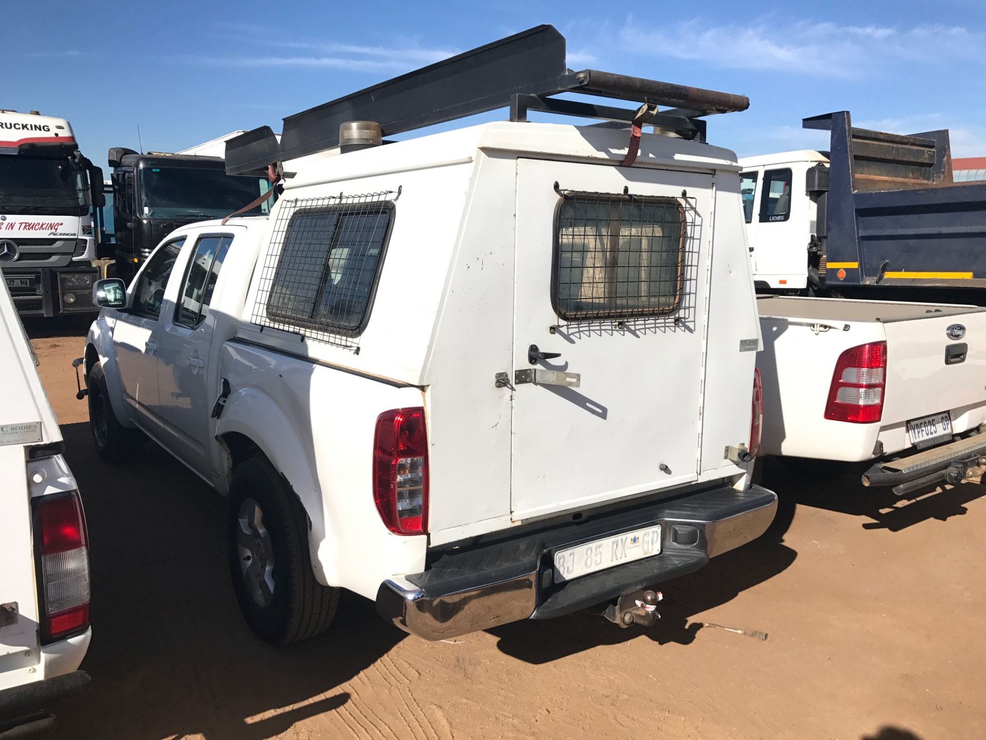 2011 NISSAN NAVARA D/CAB WITH CANOPY (78,621km) - (BJ85RXGP) - Image 4 of 4