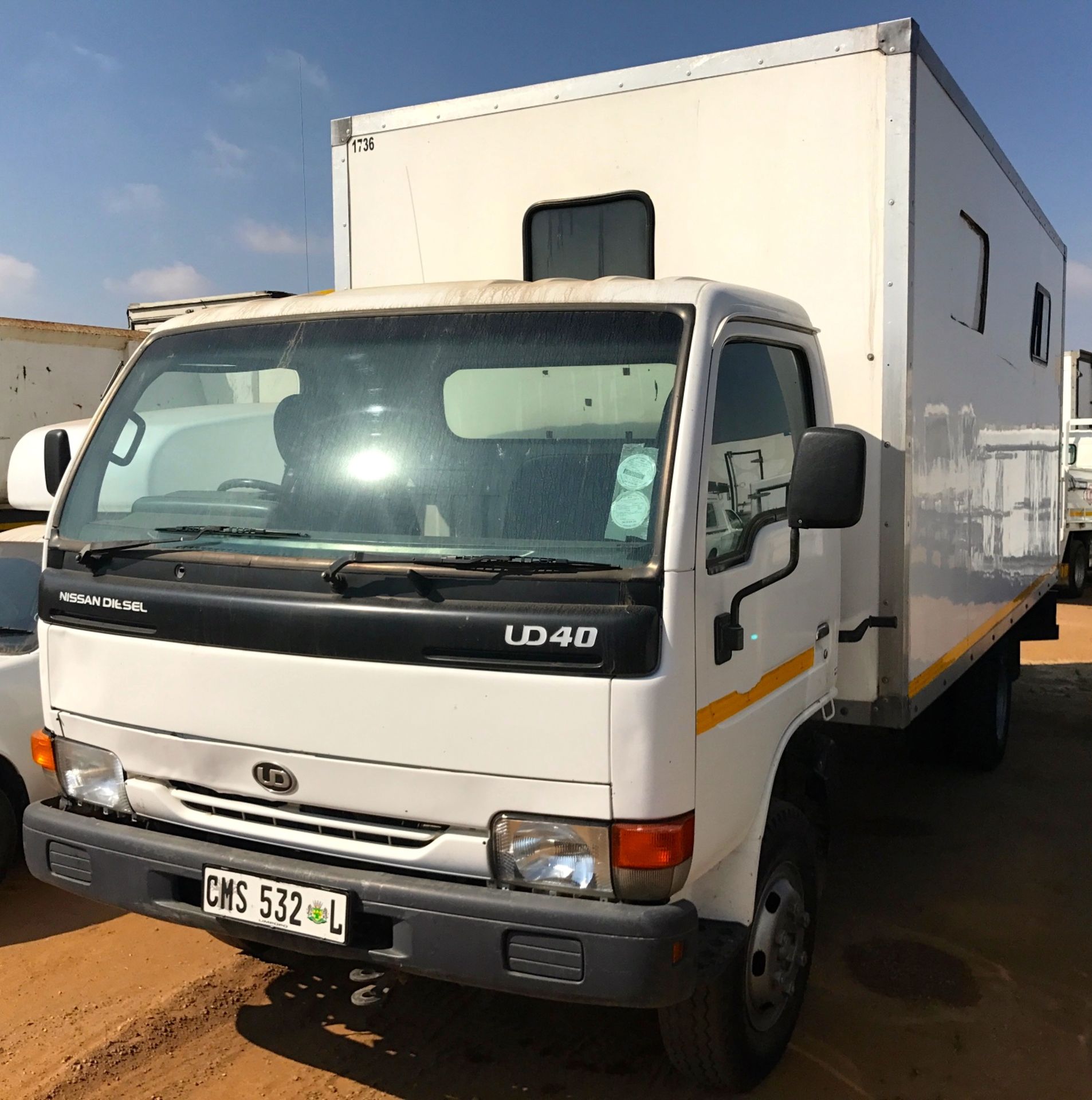 1999 NISSAN UD40 PERSONNEL CARRIER - (CMS532L)