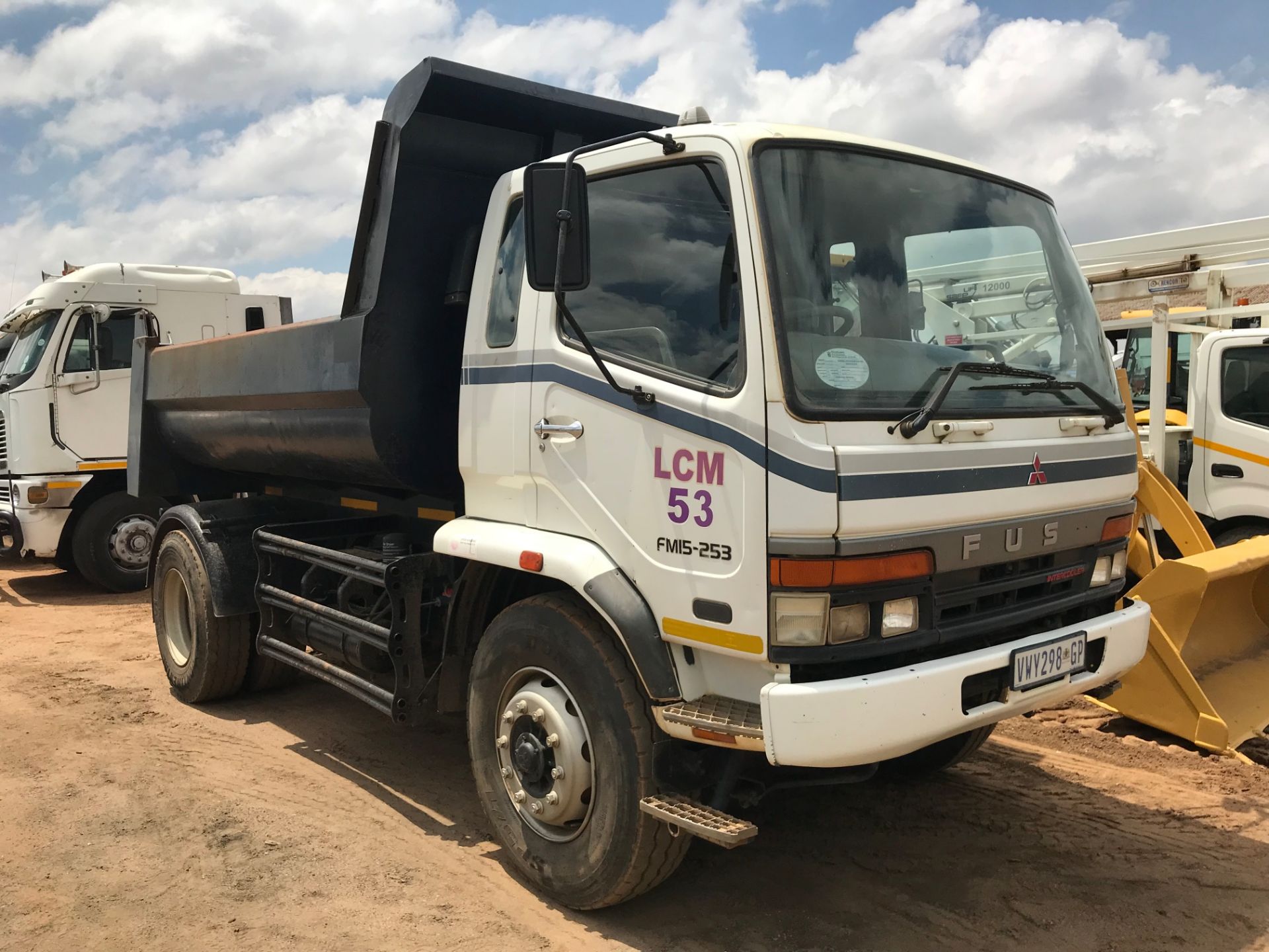 2007 MITSUBISHI FUSO FM15-253 6 CUBE TIPPER - (VWY298GP)