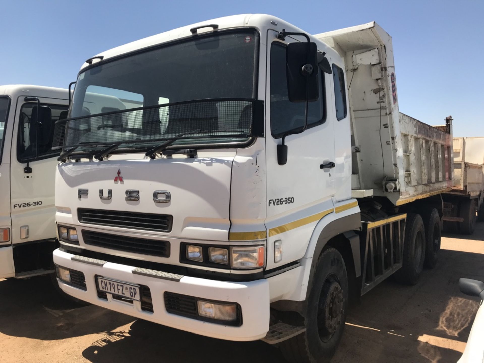 2013 MITSUBISHI FUSO FV26-350 10 CUBE TIPPER - (CM79FZGP)