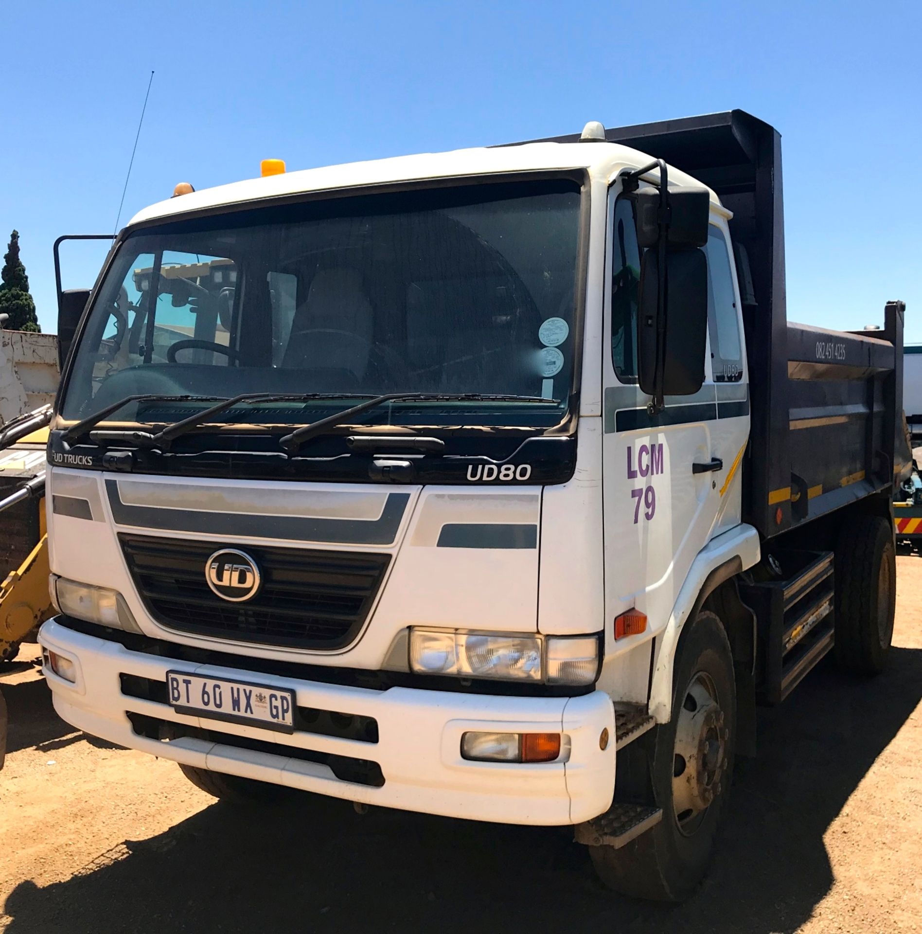 2012 NISSAN UD80 6 CUBE TIPPER - (BT60WXGP)