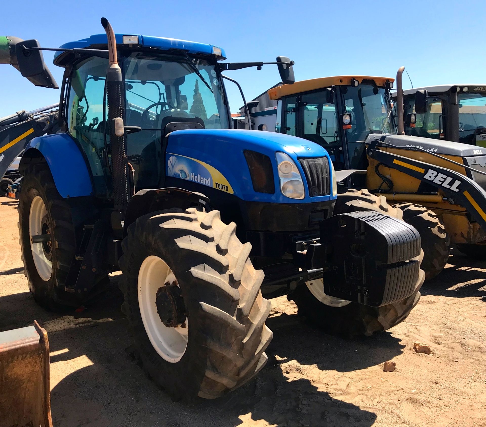 2009 NEW HOLLAND T6070 4X4 TRACTOR - (YYJ085GP) - Image 4 of 4