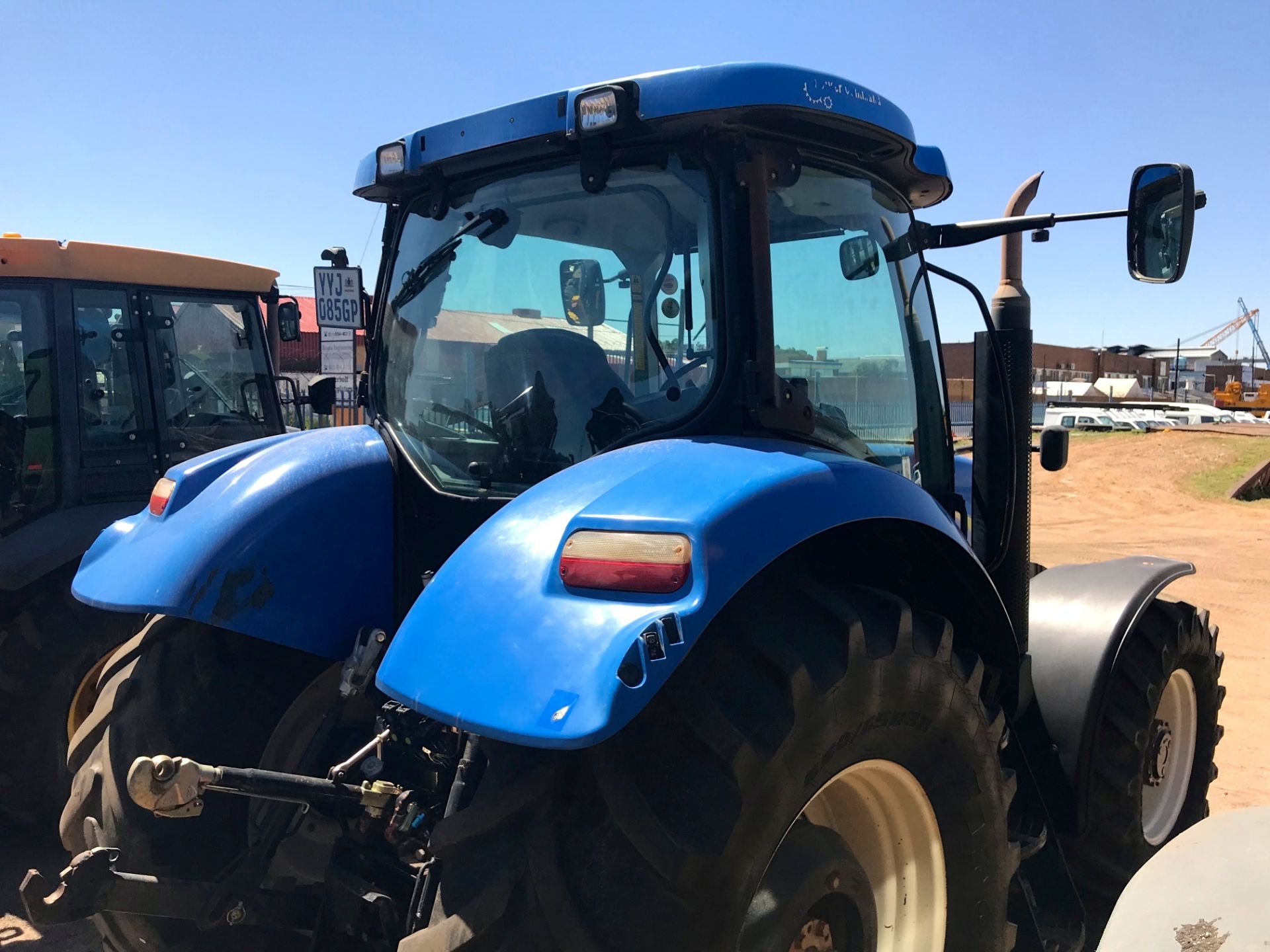 2009 NEW HOLLAND T6070 4X4 TRACTOR - (YYJ085GP) - Image 3 of 4