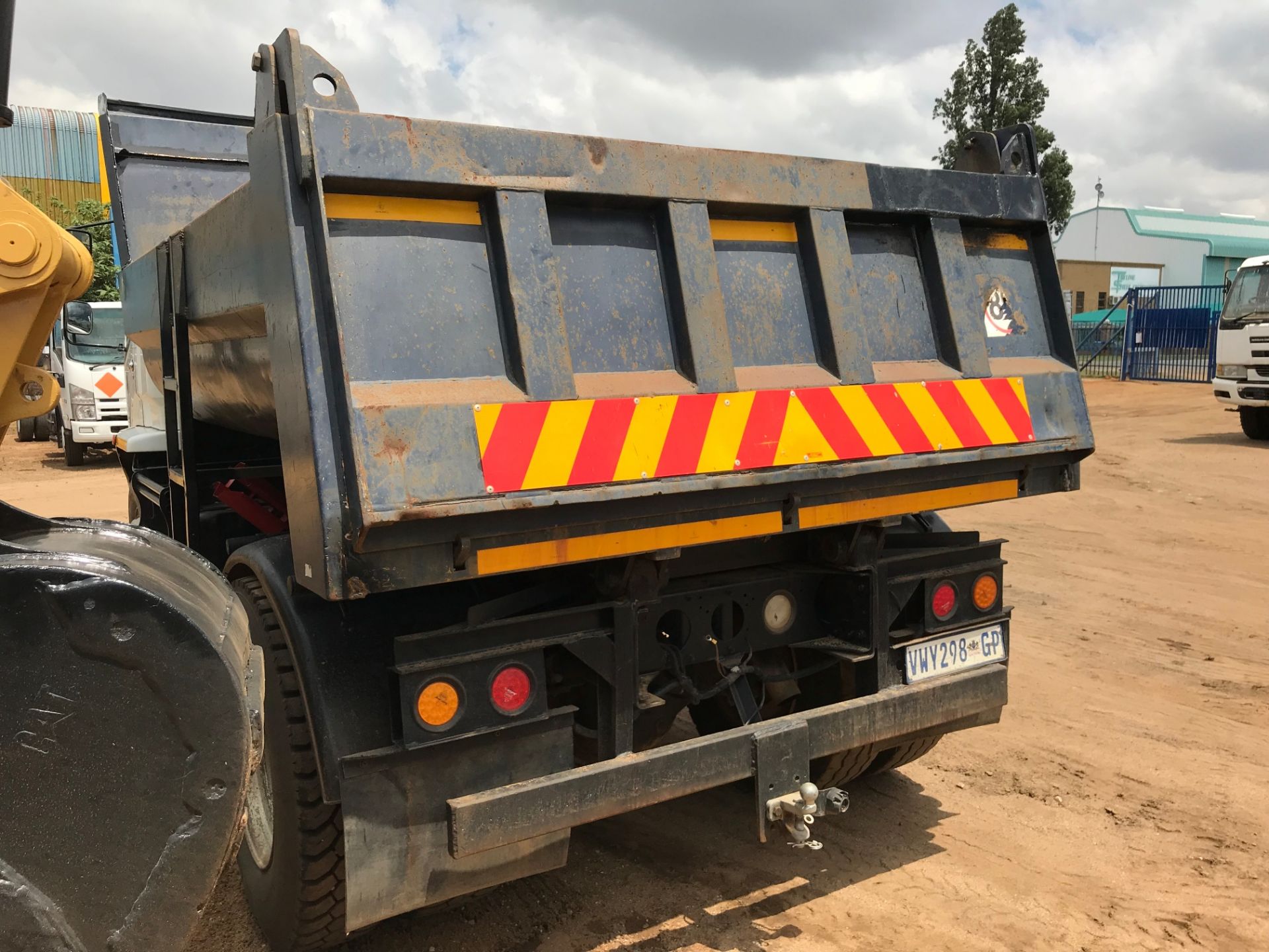 2007 MITSUBISHI FUSO FM15-253 6 CUBE TIPPER - (VWY298GP) - Image 3 of 3