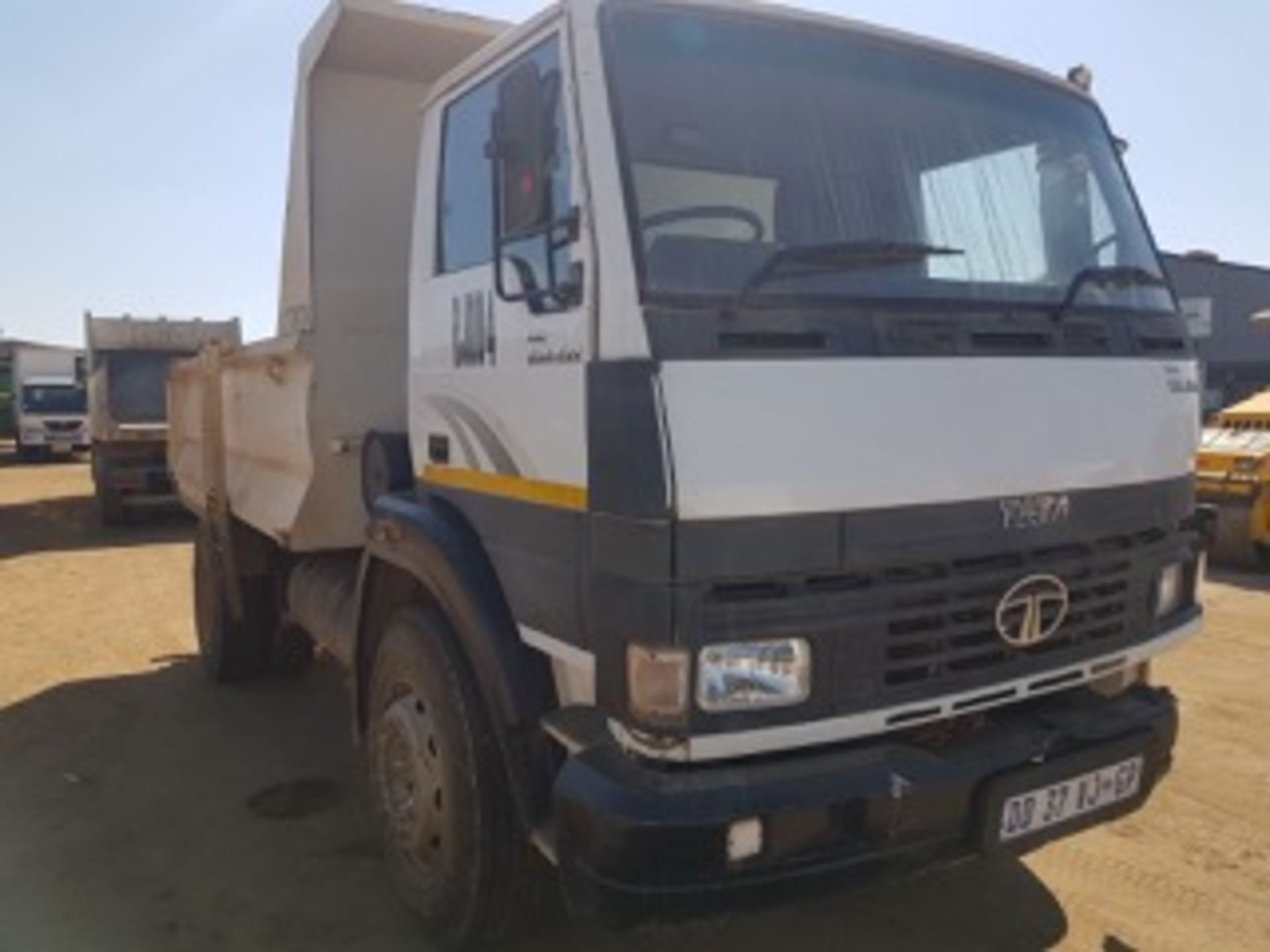 2014 TATA 1518 6 CUBE TIPPER - (DD37VJGP)