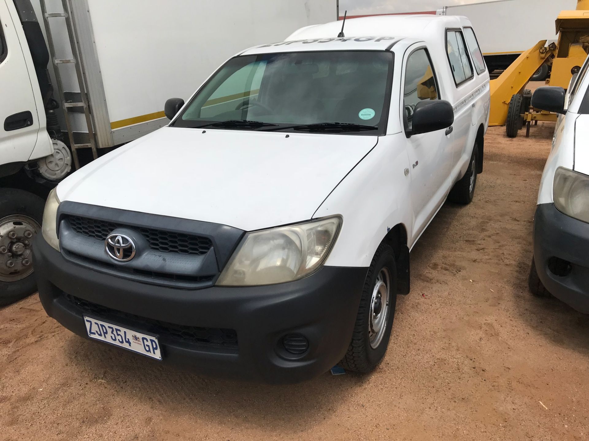 2010 TOYOTA HILUX 2.5D-4D LDV - (ZJP354GP)