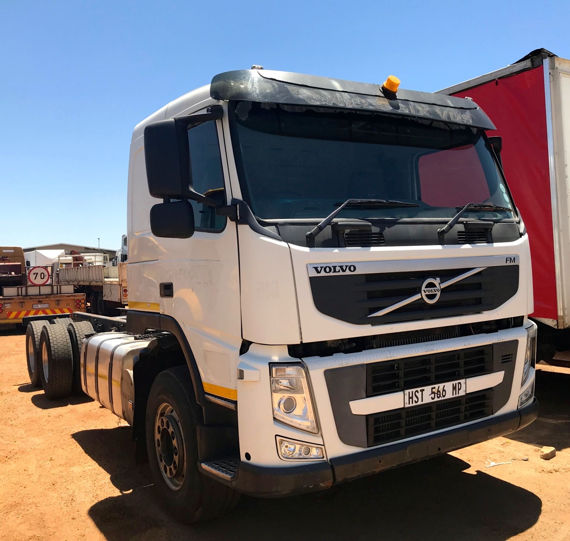 2011 VOLVO FM400 6X2 CHASSIS CAB - (HST566MP)