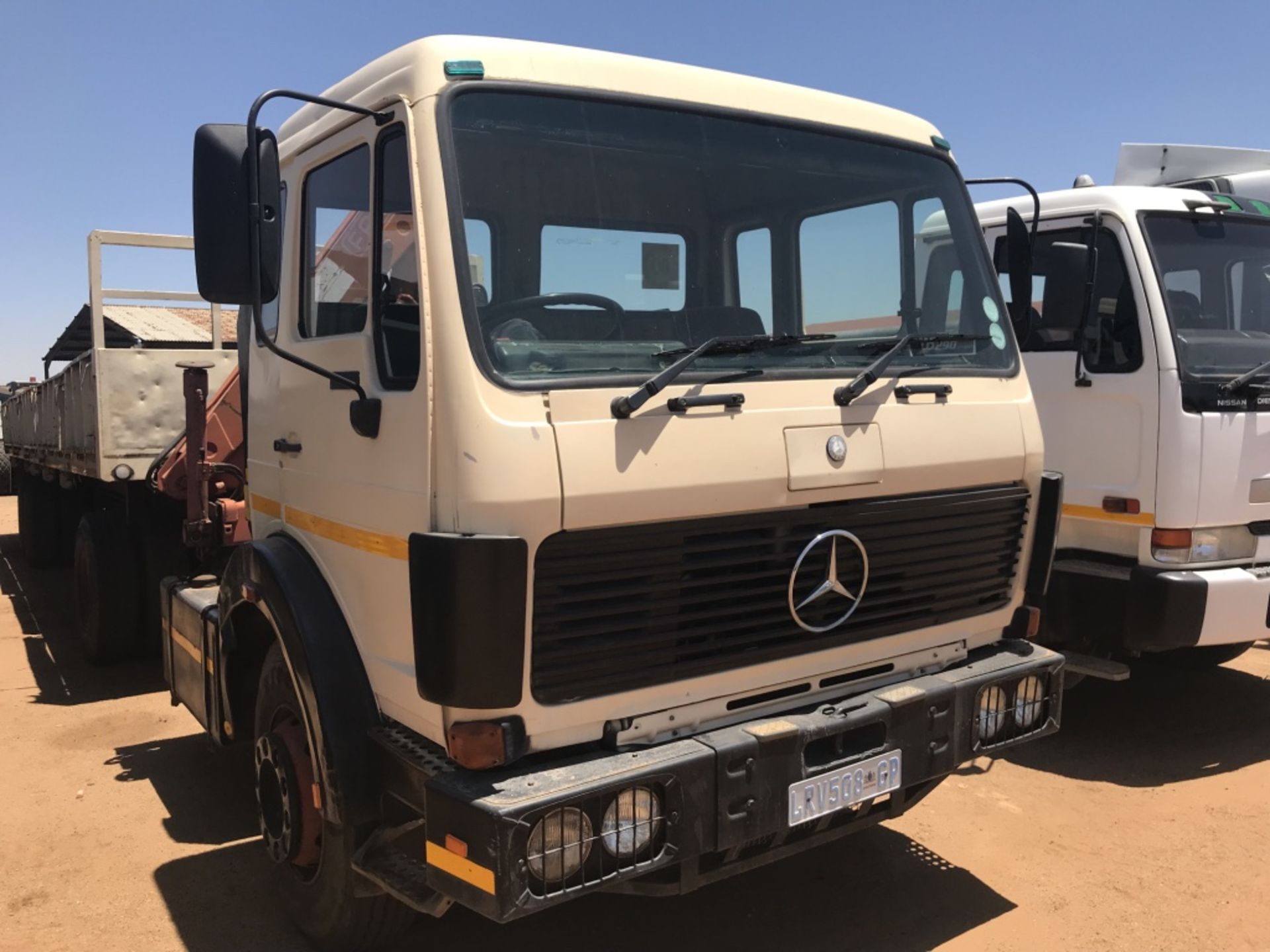 M/BENZ 1924 4X2 T/T WITH F90 FASSI CRANE - (LRV508GP)