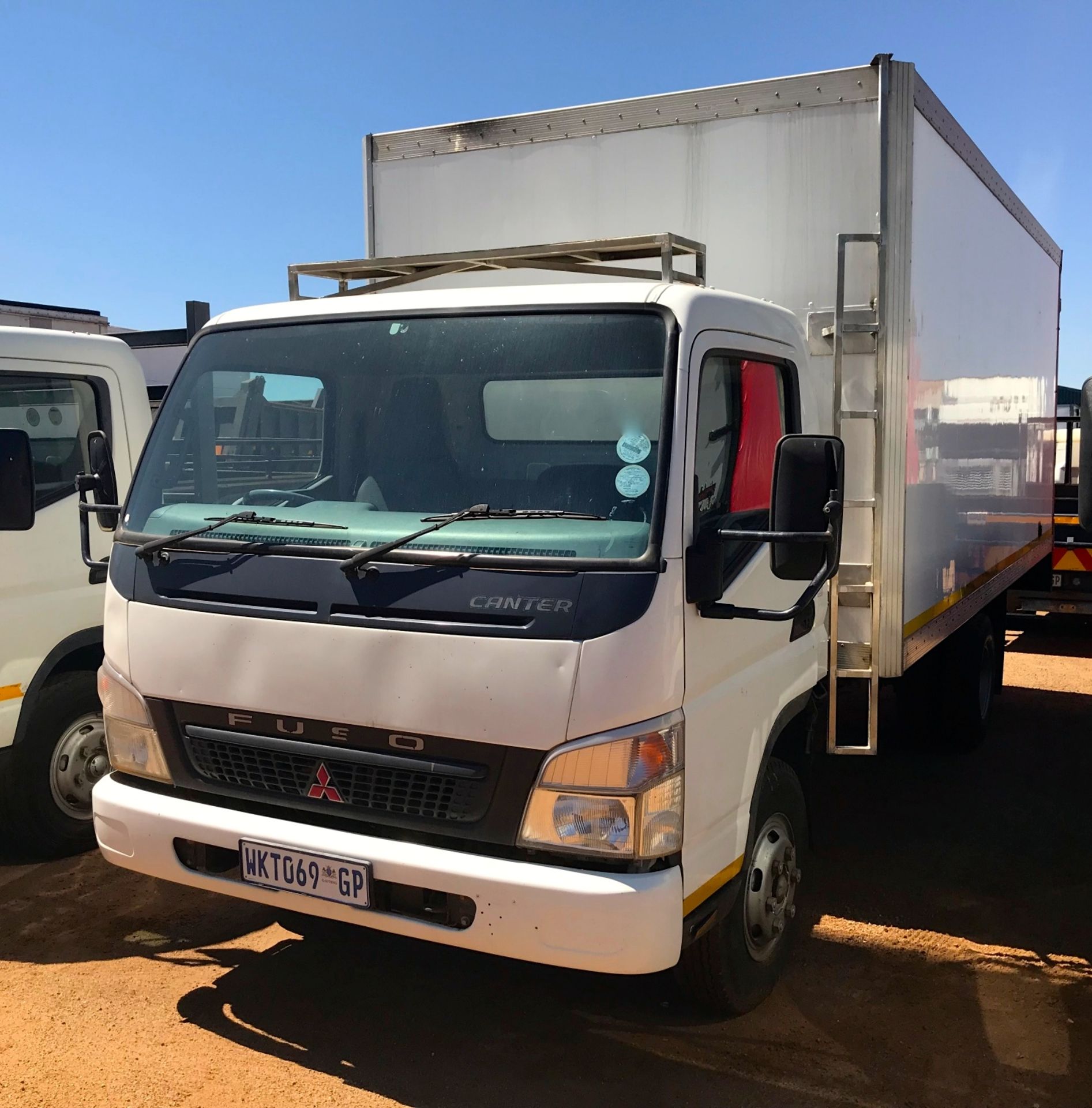 2007 MITSUBISHI CANTER FE7-136 INSULATED BODY - (WKT069GP)