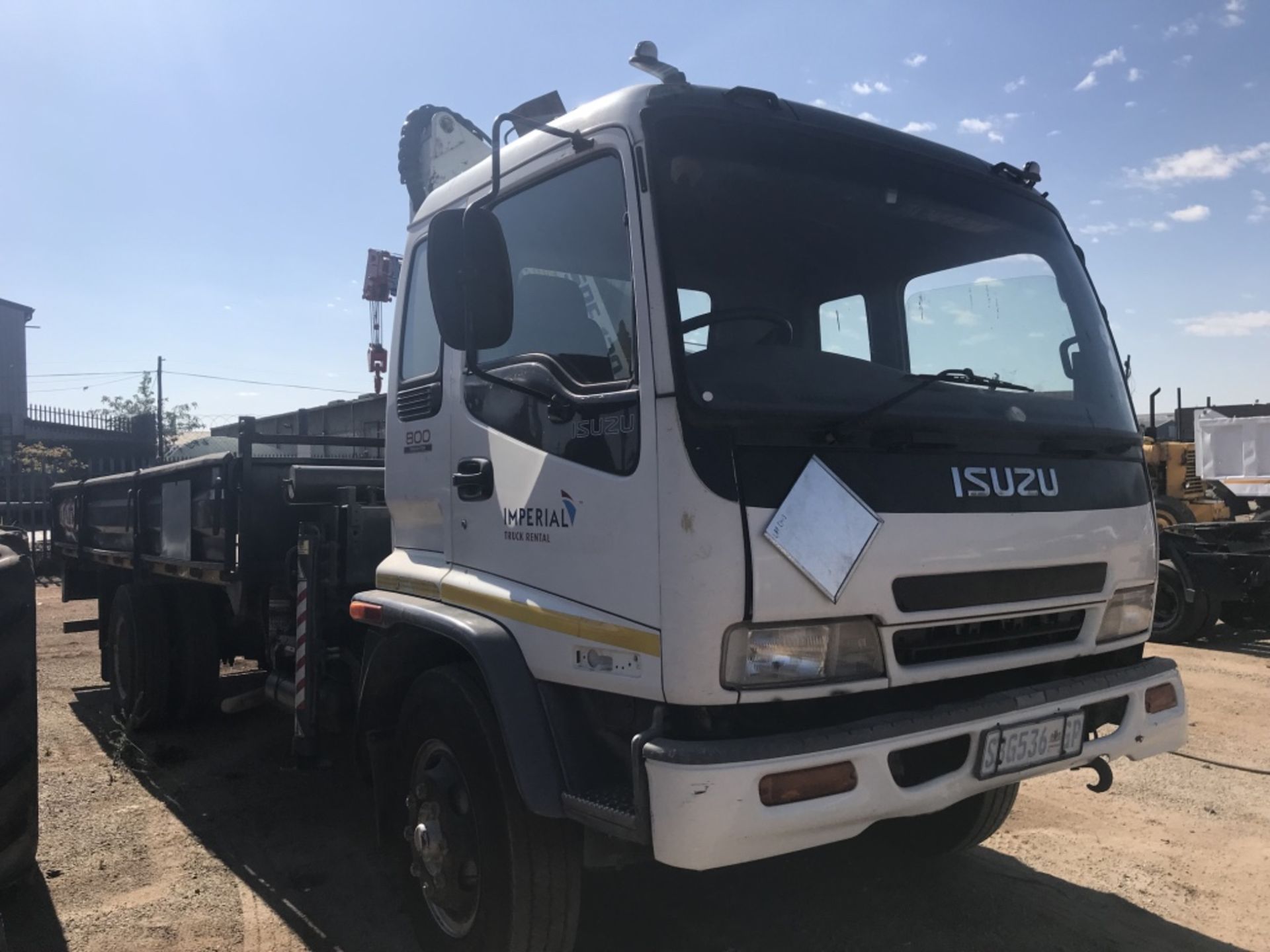 2005 ISUZU FTR800 D/SIDE WITH CRANE - (SBG536GP)