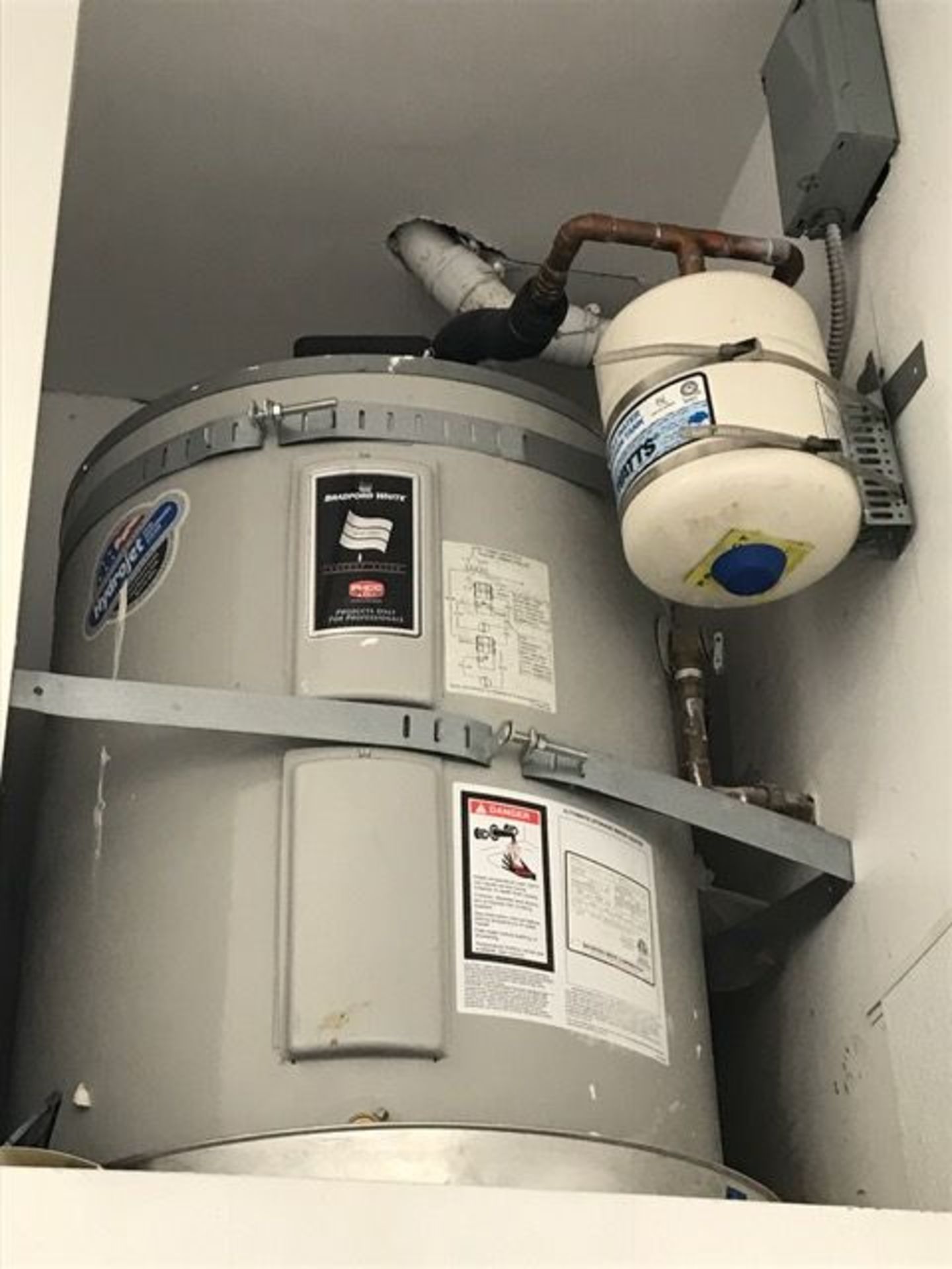 BEDFORD WHITE WATER HEATER