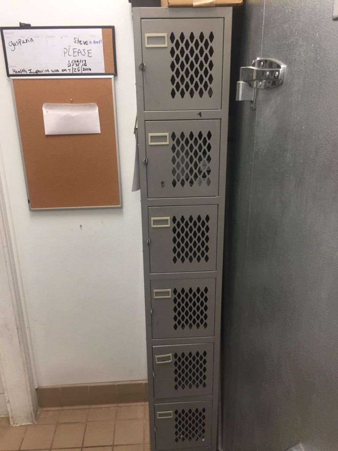 METAL LOCKERS