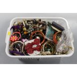 A TRAY OF ASSORTED COSTUME JEWELLERY