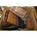 A BOX OF ASSORTED 1940S & 1950S ERA VINTAGE HANDBAGS