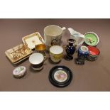 A SELECTION OF SMALL VINTAGE CERAMIC ITEMS TO INCLUDE COALPORT, ROYAL WORCESTER, HALCYON DAYS ETC