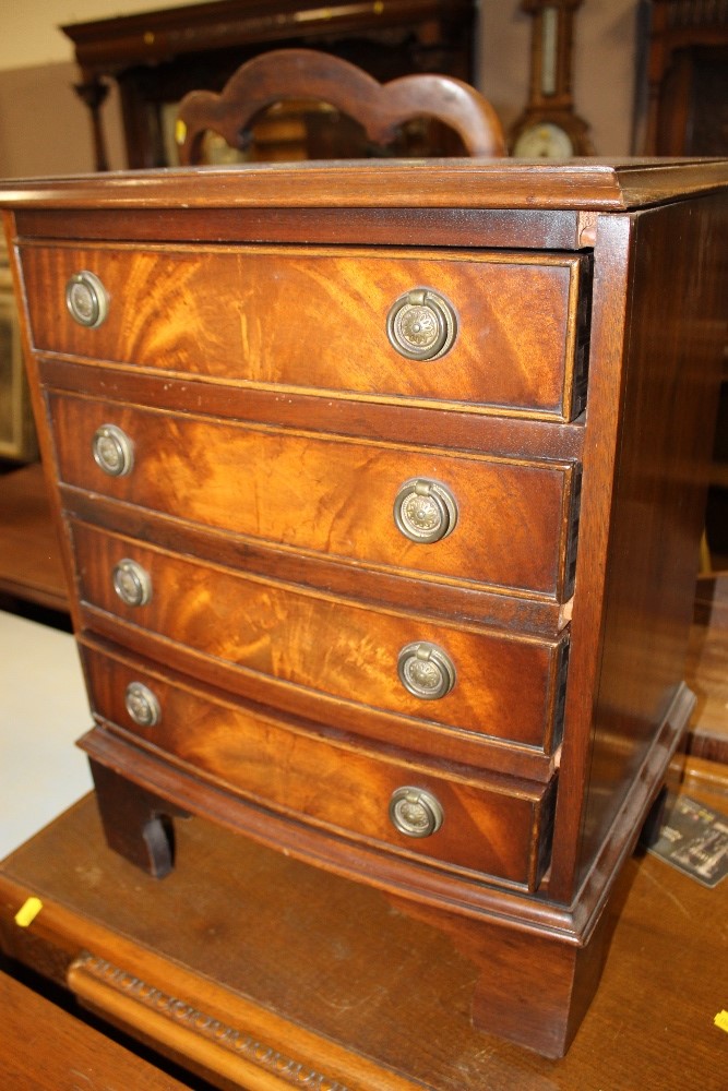 A REPRODUCTION FOUR DRAWER SMALL CHEST