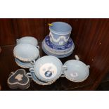 A QUANTITY OF WEDGWOOD ITEMS TO INC JASPERWARE COLLECTORS PLATES, SOUP BOWL ETC