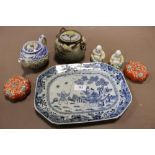 A SELECTION OF CHINESE/ORIENTAL CERAMICS TO INCLUDE TEAPOTS, MEAT PLATE, FIGURES ETC