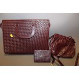 A PERUZZI HANDBAG, PURSE + CLUTCH BAG