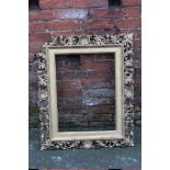 A 19TH CENTURY FINE GILTWOOD FLORENTINE STYLE PICTURE FRAME, of rectangular outline, rebate 60 x 44