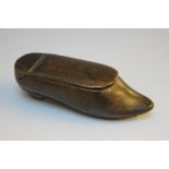 A 19TH CENTURY NOVELTY SHOE SNUFF BOX, L 12 cm