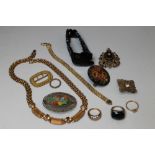 A SELECTION OF COSTUME JEWELLERY TO INCLUDE A JET BRACELET, dress rings etc