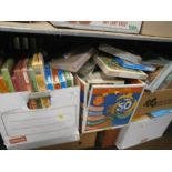 A LARGE QUANTITY OF VINTAGE JIGSAW PUZZLES