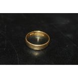 A 22CT GOLD WEDDING BAND