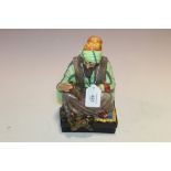 A ROYAL DOULTON FIGURE 'COBBLER' HN 1706, H 22 cmCondition Report:No obvious damage or restoration