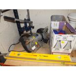 A WICKES BENCH GRINDER TOGETHER WITH A DRILL STAND, THREE SPIRIT LEVELS AND TWO BOXES OF SEALANT