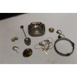 A BOX OF SILVER AND WHITE METAL ITEMS TO INCLUDE SILVER RINGS ETC