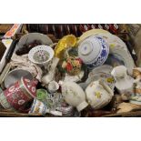 A TRAY OF CERAMICS TO INCLUDE AN ORIENTAL LIDDED POT WEDGWOOD JASPERWARE ETC.