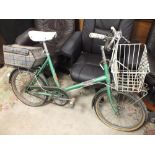 A VINTAGE GREEN HALFORDS METROPOLITAN BICYCLE