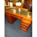 A REPRODUCTION YEW WOOD LEATHER TOPPED TWIN PEDESTAL DESK & LAMP