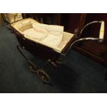 A VINTAGE CHILDS PRAM