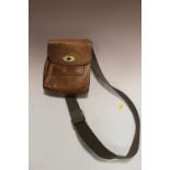 A MULBERRY 'ANTHONY' NATURAL TAN LEATHER MESSENGER BAG, unisex design, adjustable cross body