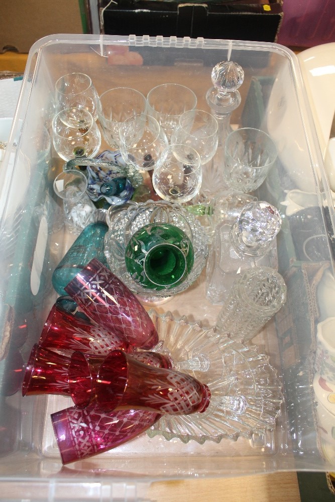 A TRAY OF ASSORTED GLASSWARE TO INCLUDE CUT GLASS DECANTERS, RUBY GLASS, ETC