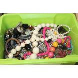 A QUANTITY OF ASSORTED COSTUME JEWELRY